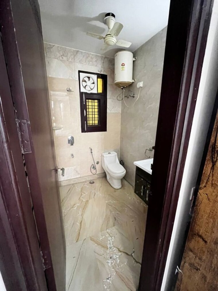 Bathroom, builder-floor  1450 Sq.Ft. Builder Floor In Sector 28 Gurgaon 10264146