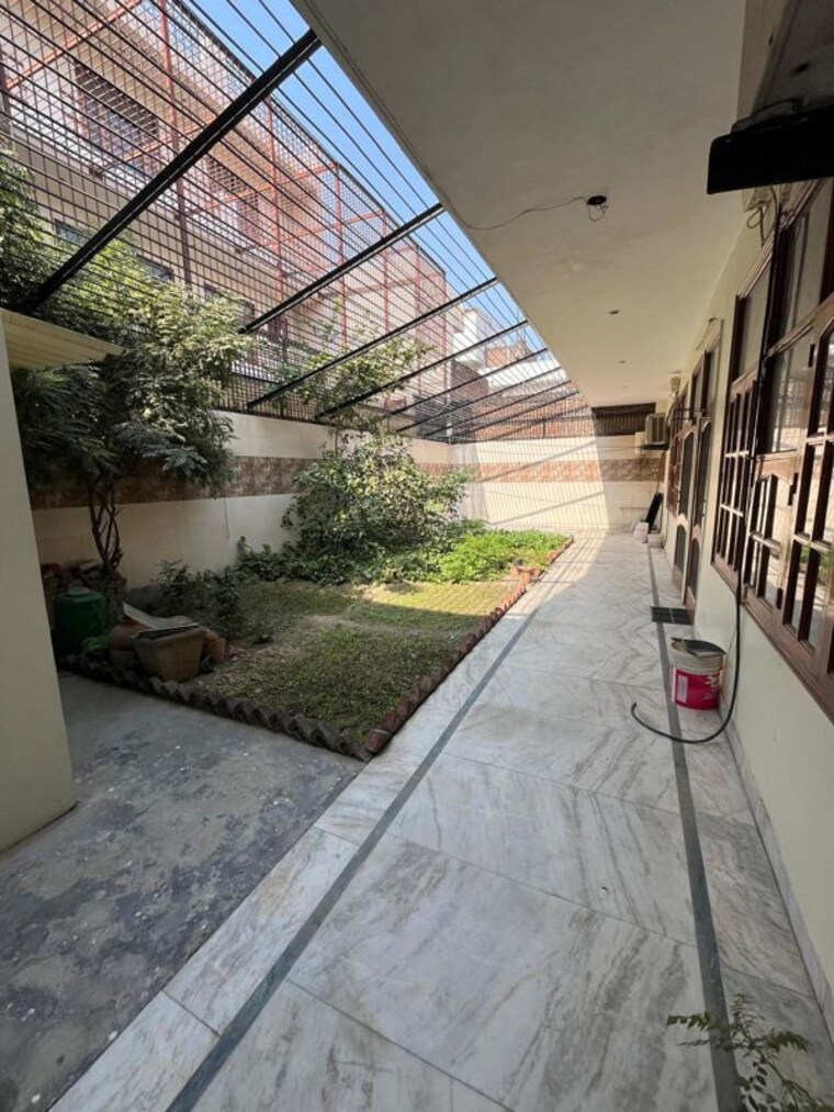 Balcony, sector 16 a 6+ Bedroom 500 Sq.Yd. Independent House In Sector 16 A Faridabad 10251614