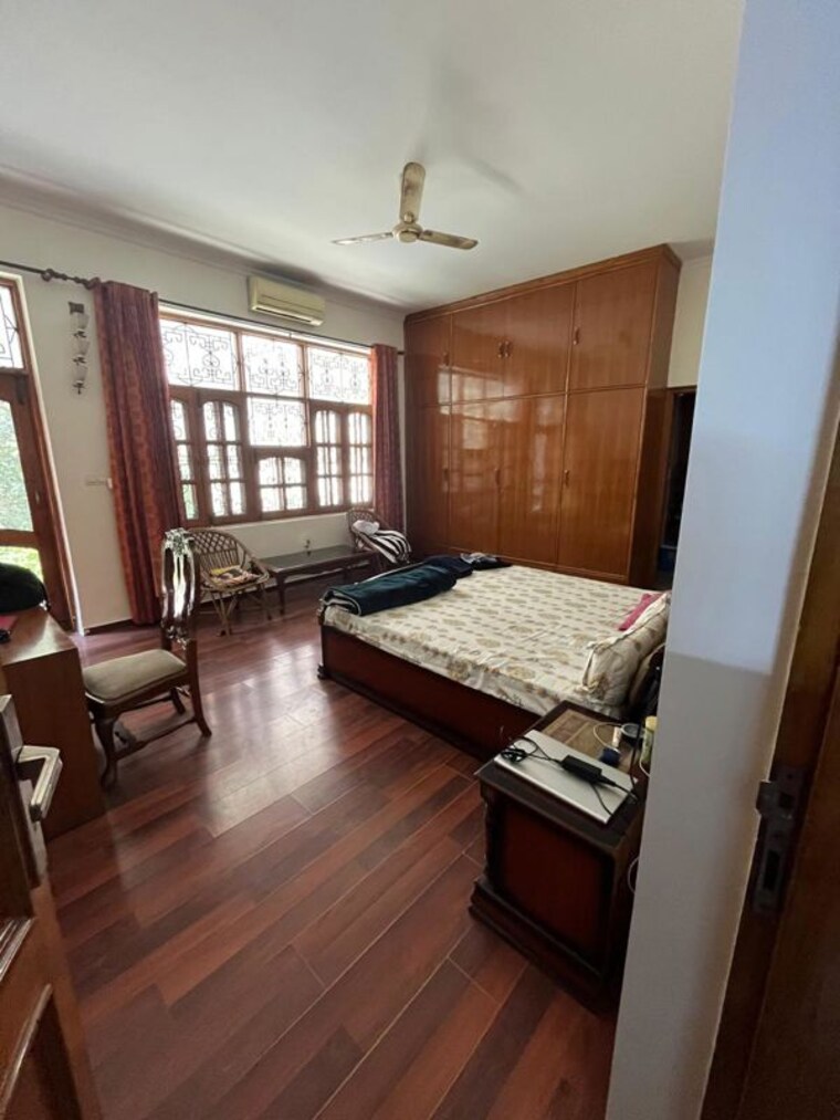 Living Room, sector 16 a 6+ Bedroom 500 Sq.Yd. Independent House In Sector 16 A Faridabad 10251614