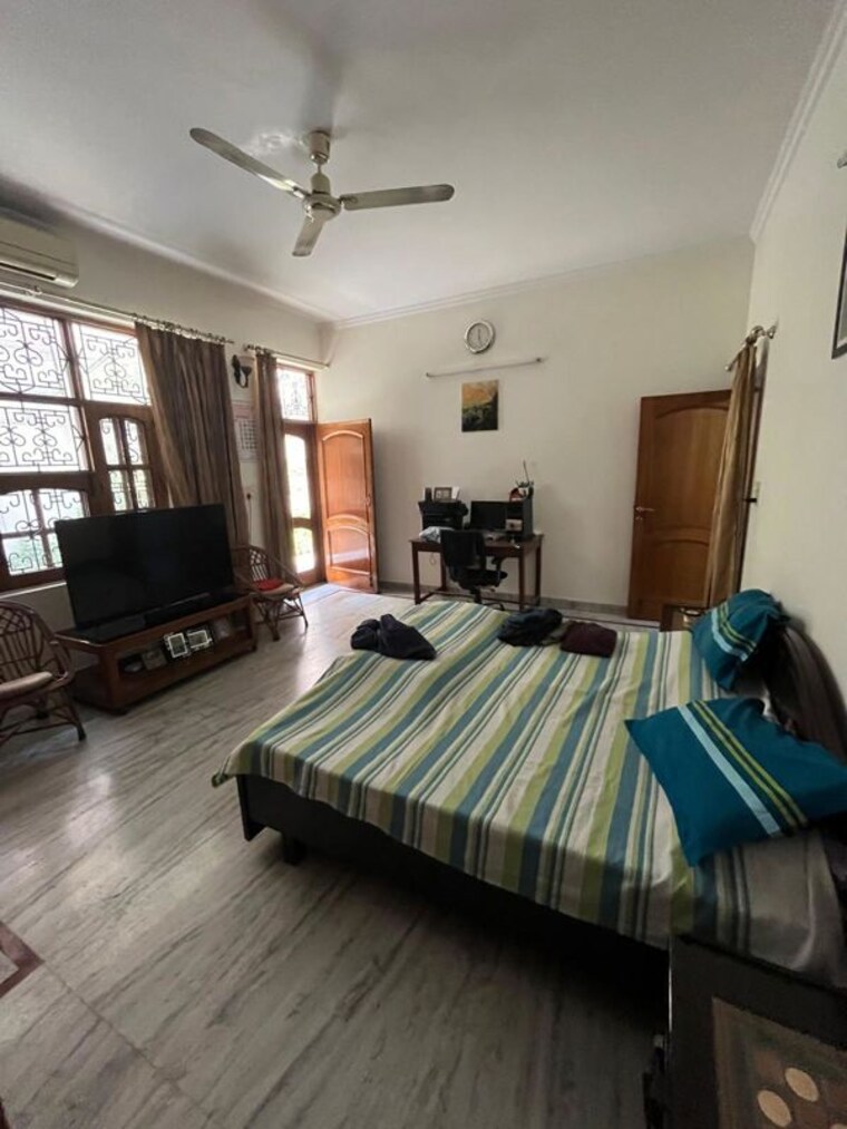 Gym, sector 16 a 6+ Bedroom 500 Sq.Yd. Independent House In Sector 16 A Faridabad 10251614