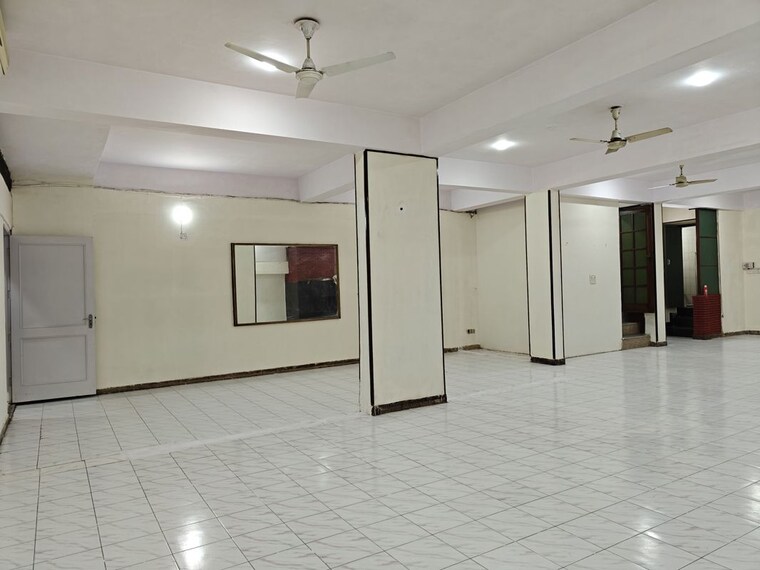 Team Area, safdarjung enclave Commercial Office Space 2000 Sq.Ft. In Safdarjung Enclave Delhi 10264320