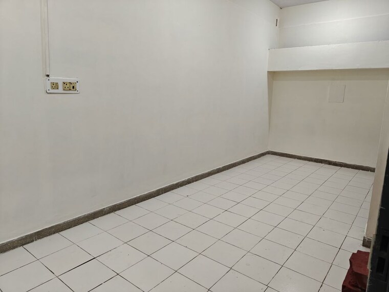 Room, safdarjung enclave Commercial Office Space 2000 Sq.Ft. In Safdarjung Enclave Delhi 10264320
