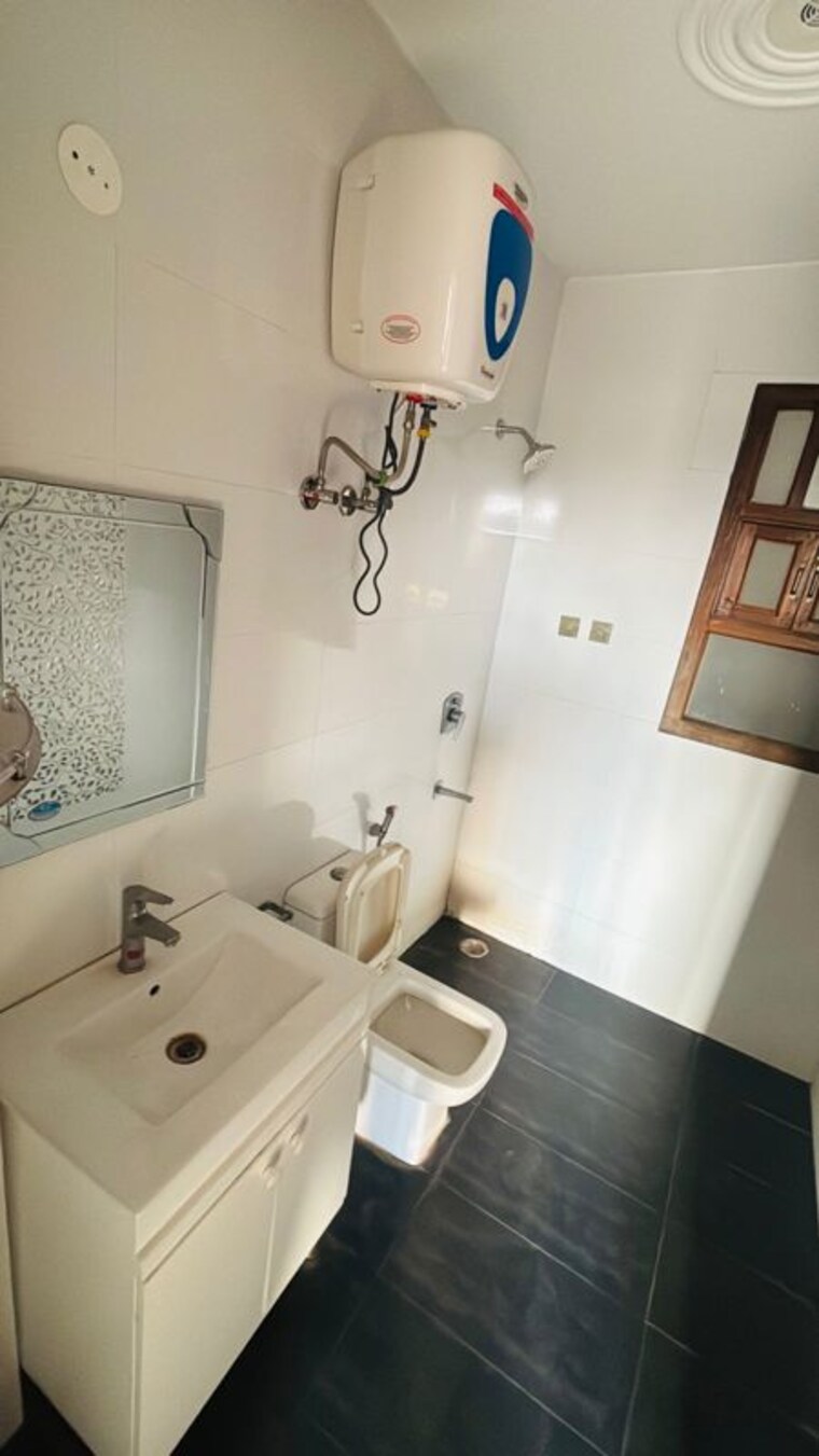 Bathroom, gupta-awas 3 Bedroom 263 Sq.Ft. Builder Floor In Sector 43 Gurgaon 10264336