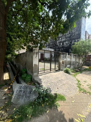 3.5 BHK Independent House – Exterior View View at RWA Apartments Sector 52, Sector 52 - for Sale