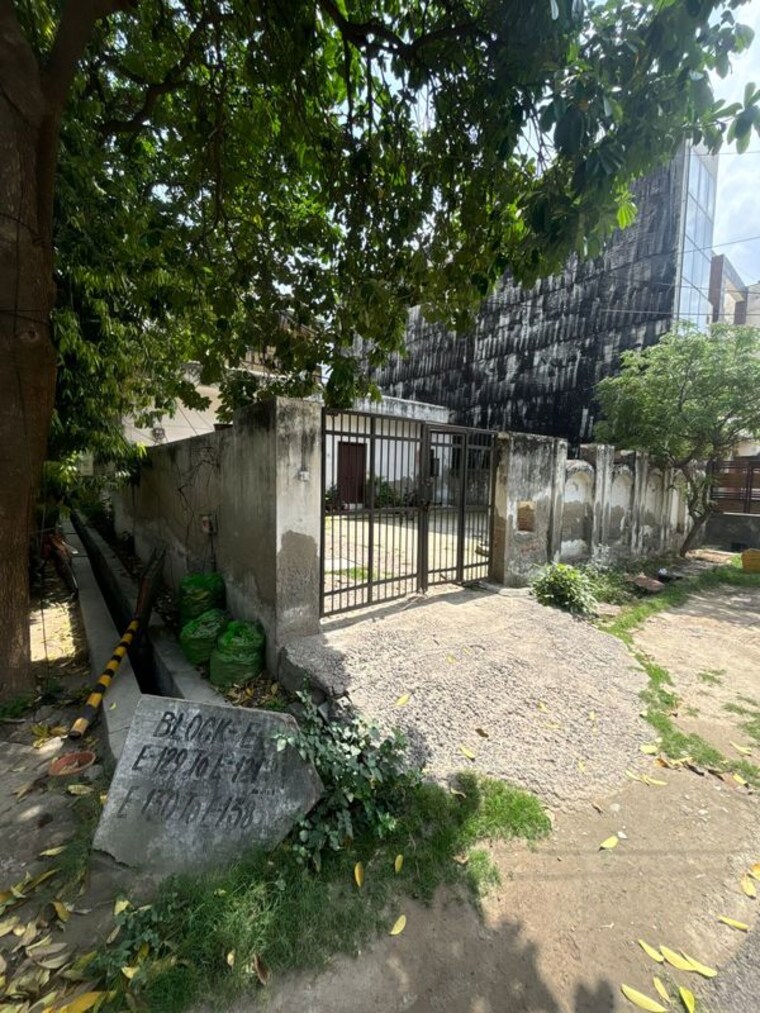 Exterior View, rwa-apartments-sector-52 3.5 Bedroom 220 Sq.Mt. Independent House In Sector 52 Noida 10264430