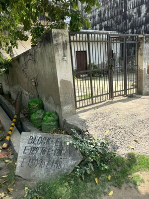 3.5 BHK Independent House – Exterior View View at RWA Apartments Sector 52, Sector 52 - for Sale