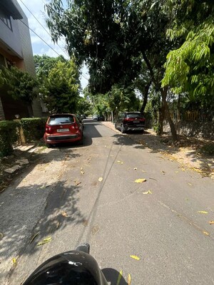 Parking in 3.5 BHK Independent House at RWA Apartments Sector 52, Sector 52 – for Sale