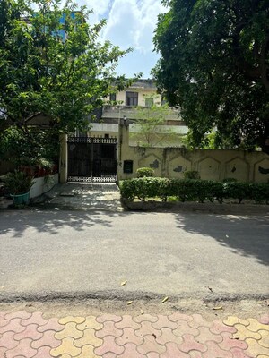 3.5 BHK Independent House – Exterior View View at RWA Apartments Sector 52, Sector 52 - for Sale