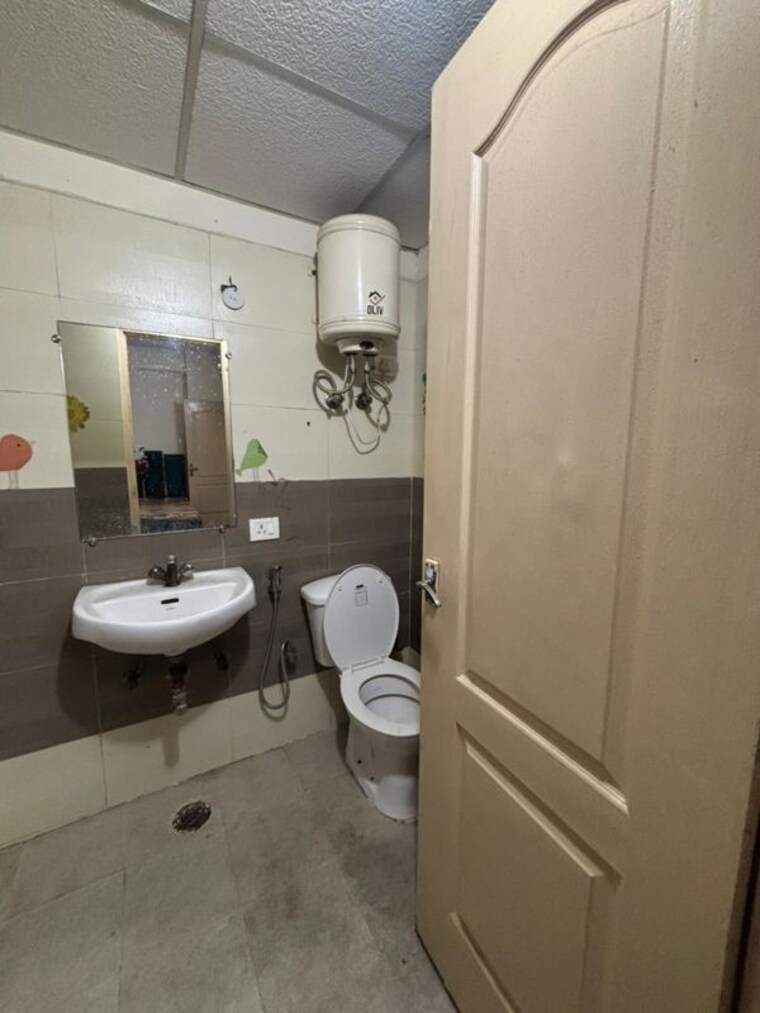 Bathroom, maxblis-white-house 3 Bedroom 1350 Sq.Ft. Apartment In Sector 75 Noida 10264311