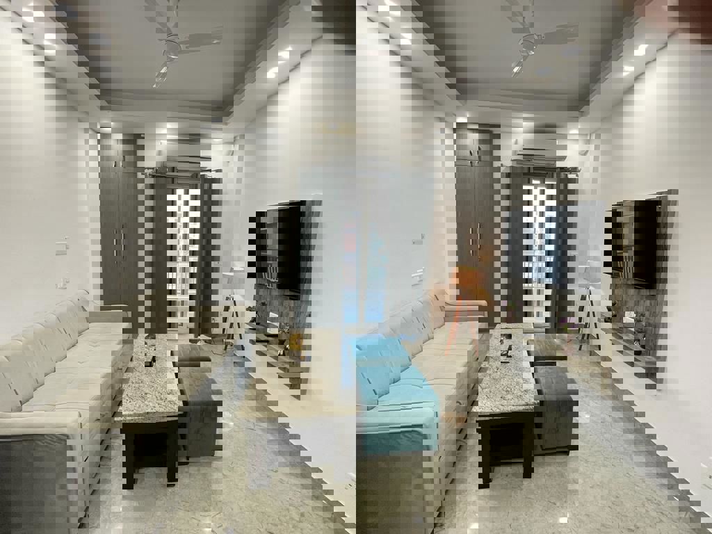 1 BHK 263 Sq.Ft. Builder Floor in Queens Plaza