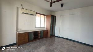 Room in 3 BHK Apartment at Hiranandani Gardens Glen Height, Powai – for Rent