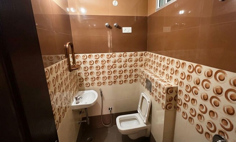 Attached Bathroom, adarsh nagar 4 Bedroom 3200 Sq.Ft. Builder Floor In Adarsh Nagar Jaipur 10264466