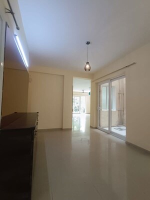 Room in 2 BHK Apartment at Signature Global Prime, Sector 63a – for Rent