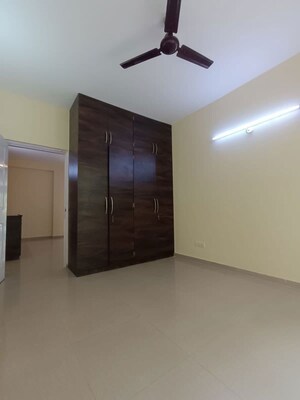 Room in 2 BHK Apartment at Signature Global Prime, Sector 63a – for Rent