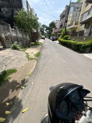 Parking in 6+ BHK Independent House at RWA Apartments Sector 52, Sector 52 – for Sale