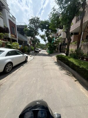 Balcony in 6+ BHK Independent House at RWA Apartments Sector 52, Sector 52 – for Sale