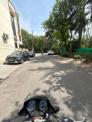 Parking in 6+ BHK Independent House at RWA Apartments Sector 52, Sector 52 – for Sale