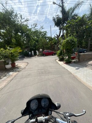 Parking in 6+ BHK Independent House at RWA Apartments Sector 52, Sector 52 – for Sale