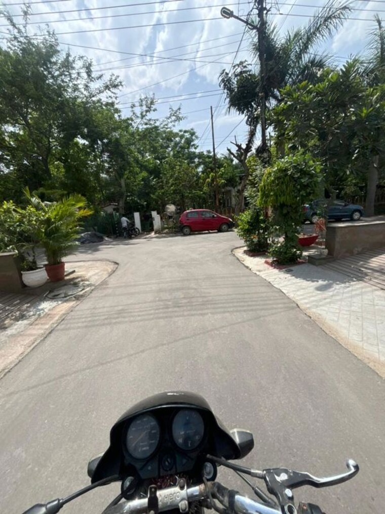  Parking, rwa-apartments-sector-52 6+ Bedroom 200 Sq.Ft. Independent House In Sector 52 Noida 10264479