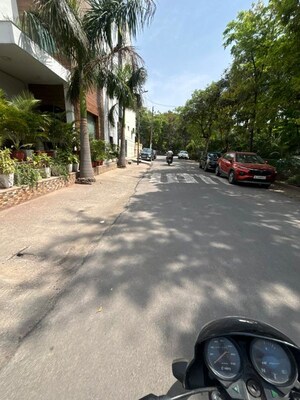 Parking in 6+ BHK Independent House at RWA Apartments Sector 52, Sector 52 – for Sale