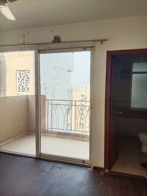 Room in 2.5 BHK Apartment at Mahagun Mywoods, Sector 16c Greater Noida – for Rent