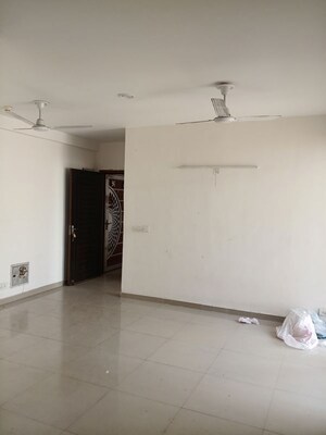 Room in 2.5 BHK Apartment at Mahagun Mywoods, Sector 16c Greater Noida – for Rent