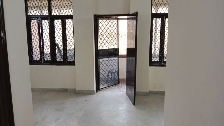 Room, chittaranjan park 3.5 Bedroom 290 Sq.Yd. Builder Floor In Chittaranjan Park Delhi 10264686