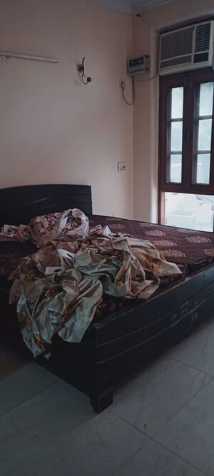 Bedroom in 3 BHK Builder Floor at Gold Souk Golf Links Plots, Sushant Lok I – for Rent