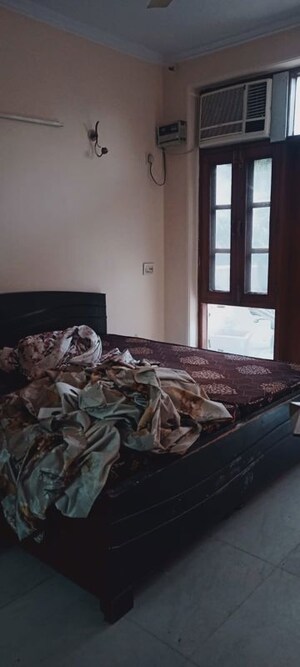 Bedroom in 3 BHK Builder Floor at Gold Souk Golf Links Plots, Sushant Lok I – for Rent