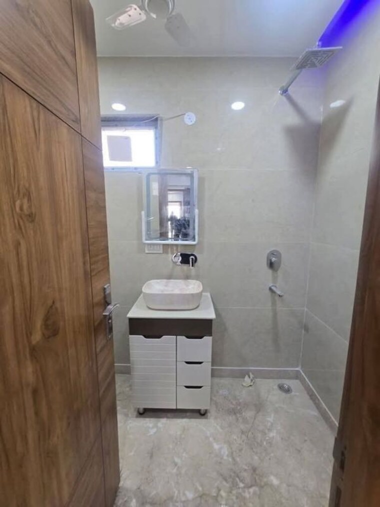 Bathroom, saket 2 Bedroom 900 Sq.Ft. Apartment In Saket Delhi 10264736