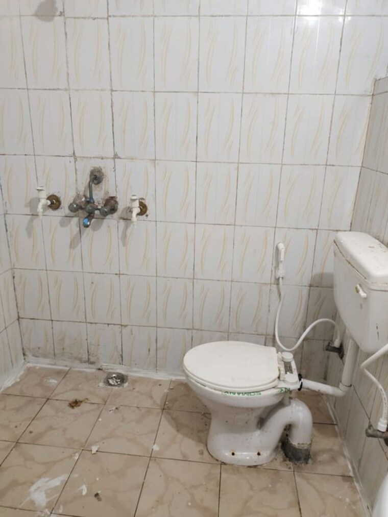 Bathroom, bptp-park-elite-floors 3 Bedroom 180 Sq.Yd. Builder Floor In Sector 85 Faridabad 10264851