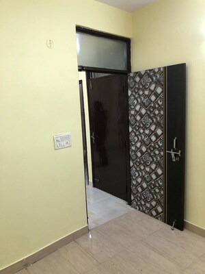 Furnished Amenities in 2.5 BHK Builder Floor at Uttam Nagar West – for Rent