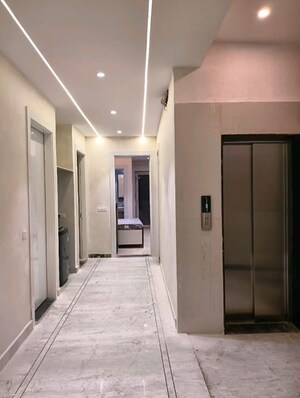 Building Lobby in 1 BHK Builder Floor at SAS Tower, Sector 38 – for Rent