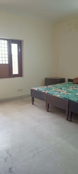 Bedroom in 3 BHK Builder Floor at DLF City Phase IV, Dlf Phase iv – for Rent