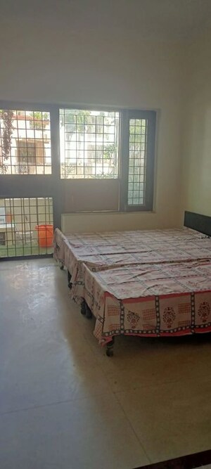 Bedroom in 3 BHK Builder Floor at DLF City Phase IV, Dlf Phase iv – for Rent