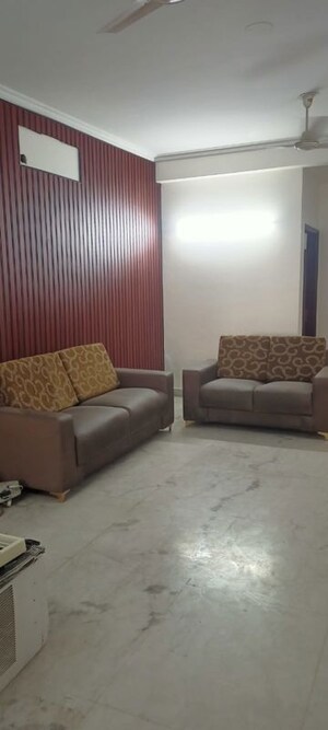 Living Room in 3 BHK Builder Floor at DLF City Phase IV, Dlf Phase iv – for Rent