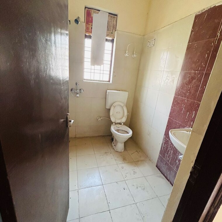 Bathroom, basant gaon 3 Bedroom 678 Sq.Ft. Builder Floor In Basant Gaon Delhi 10265091