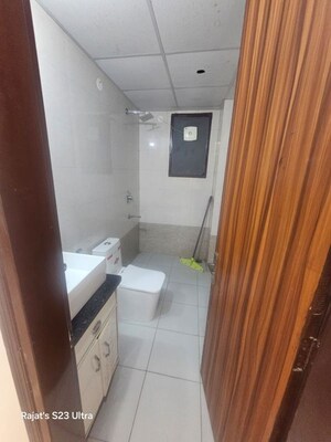 Bathroom in 2 BHK Apartment at Signature Global City 63A, Sector 63a – for Rent