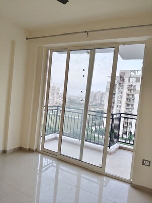 Room in 3 BHK Apartment at ROF Aalayas, Sector 102 – for Rent
