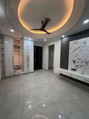 Room in 3 BHK Apartment at South City 1 – for Rent