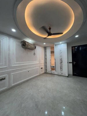 Bathroom in 3 BHK Apartment at South City 1 – for Rent