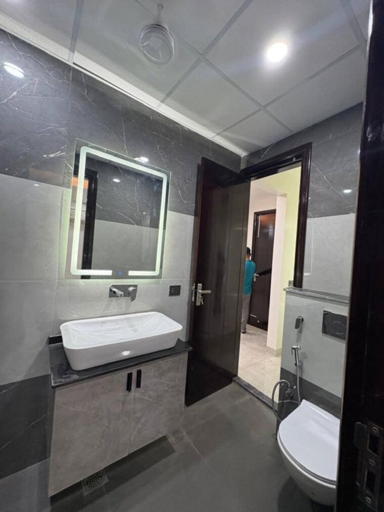 Bathroom, south city 1 3 Bedroom 2850 Sq.Ft. Apartment In South City 1 Gurgaon 10265175