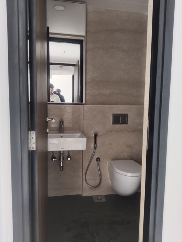 Bathroom, lodha-the-park-side 2 Bedroom 1000 Sq.Ft. Apartment In Worli Mumbai 10265048