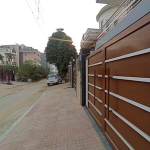 Balcony in 1 BHK Apartment at Sector 46 – for Rent