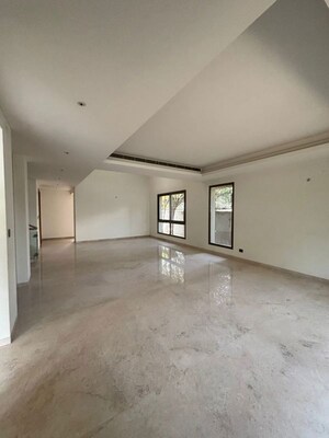 Room in 5 BHK Villa at Unitech Uniworld Resorts-The Residences, Sector 33 – for Rent