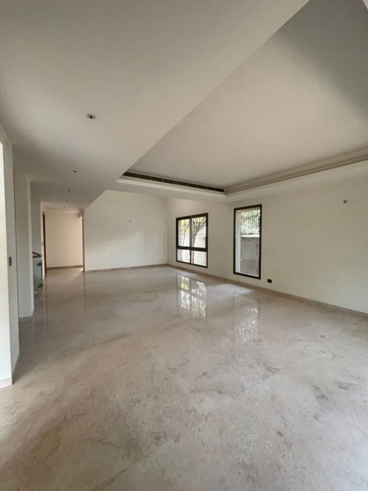 Room, unitech-uniworld-resorts-the-residences 5 Bedroom 6689 Sq.Ft. Villa In Sector 33 Gurgaon 10265337
