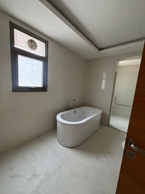 Bathroom in 5 BHK Villa at Unitech Uniworld Resorts-The Residences, Sector 33 – for Rent
