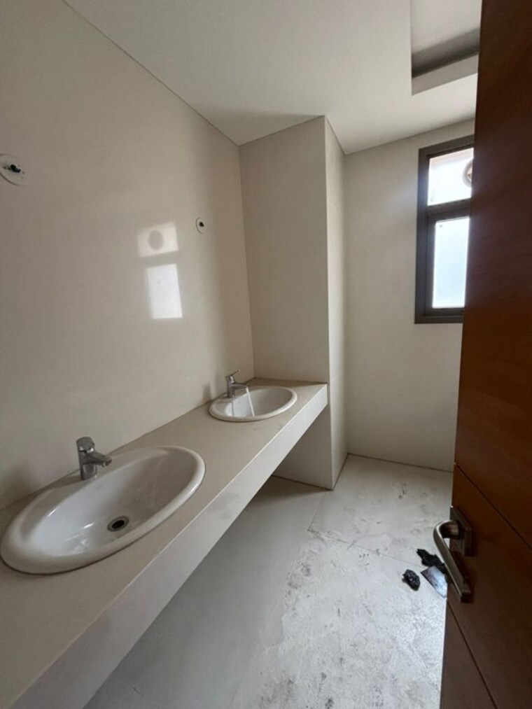 Bathroom, unitech-uniworld-resorts-the-residences 5 Bedroom 6689 Sq.Ft. Villa In Sector 33 Gurgaon 10265337