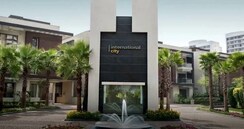 3 BHK + Pooja Room,Servant Room,Study Room,Extra Room,Basement,Store Room Builder Floor For Sale in BPTP Amstoria