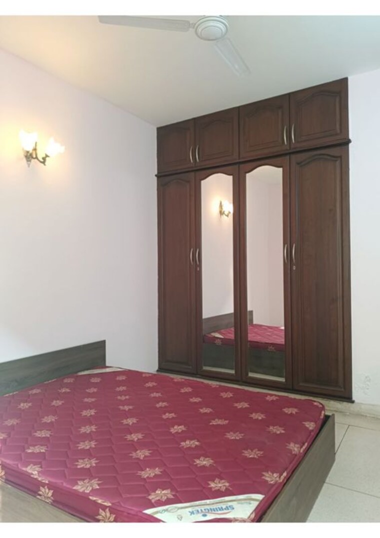Room, sector 46 1 RK 300 Sq.Ft. Builder Floor In Sector 46 Gurgaon 10265571